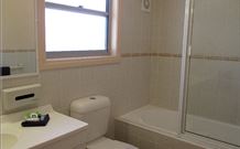 Waratah Family Cottage 82 - Geraldton Accommodation 3