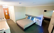 Lakeview Hotel Motel - Oak Flats - Geraldton Accommodation 1