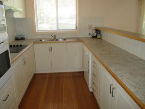 Waratah Family Cottage 82 - Geraldton Accommodation 4