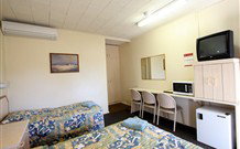 Wattle Tree Motel - Cootamundra - Geraldton Accommodation 0