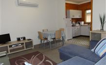 2 Dogs Cottages - Lemon - Geraldton Accommodation 1