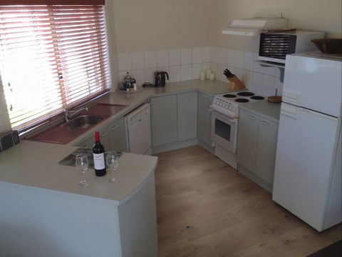 Captain's Quarters Bermagui - Geraldton Accommodation 8