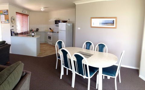 Captain's Quarters Bermagui - Geraldton Accommodation 9