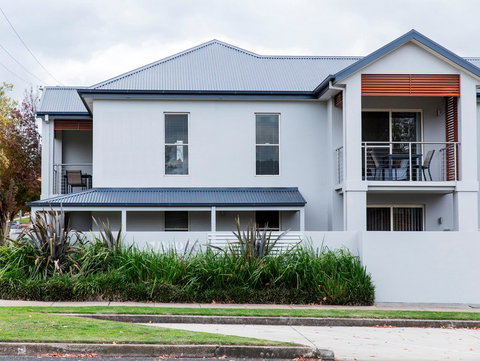 Stay Bathurst - Geraldton Accommodation 0