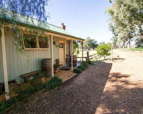 Outback Cellar And Country Cottage - Geraldton Accommodation 3