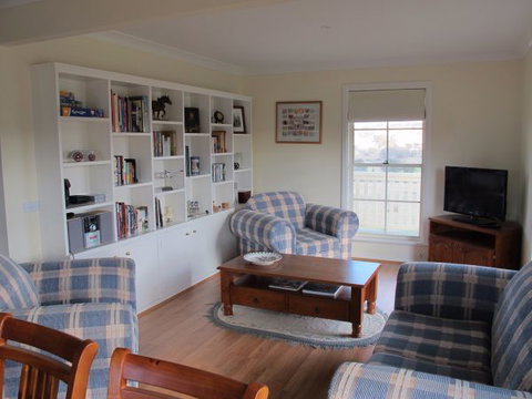 Riverbend Cottage - Geraldton Accommodation 2