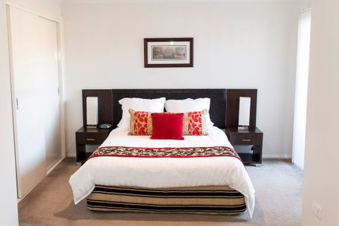 Stay Bathurst - Geraldton Accommodation 2