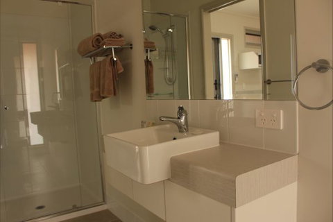 Cooper's Country Lodge - Geraldton Accommodation 2