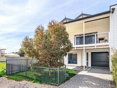Century 21 SouthCoast: Bayside - Geraldton Accommodation 1
