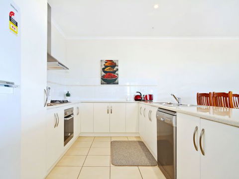 Century 21 SouthCoast: Bayside - Geraldton Accommodation 3