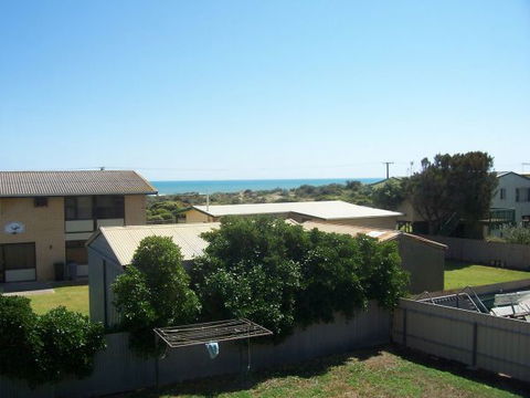 Century 21 SouthCoast: Silver Sands - Geraldton Accommodation 1