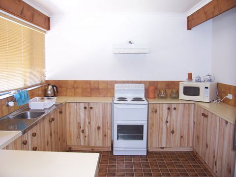 Century 21 SouthCoast: Silver Sands - Geraldton Accommodation 2