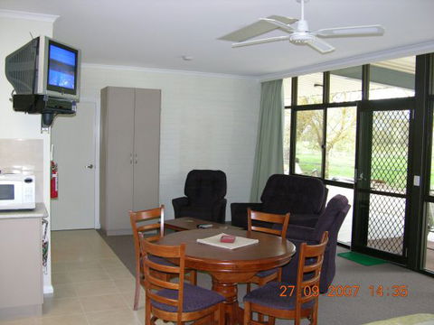 Myrtleford Masonic Units - Geraldton Accommodation 1