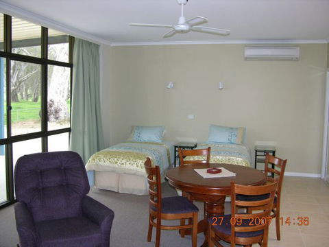 Myrtleford Masonic Units - Geraldton Accommodation 2