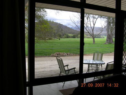 Myrtleford Masonic Units - Geraldton Accommodation 6