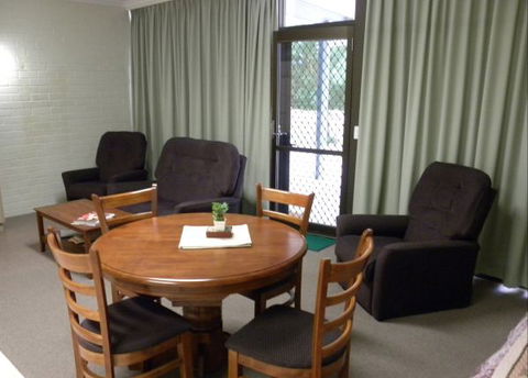 Myrtleford Masonic Units - Geraldton Accommodation 8