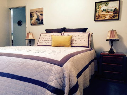 Pizzini's Vineyard Guesthouse - Geraldton Accommodation 1