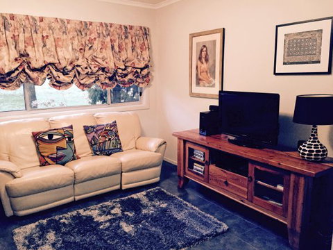 Pizzini's Vineyard Guesthouse - Geraldton Accommodation 2