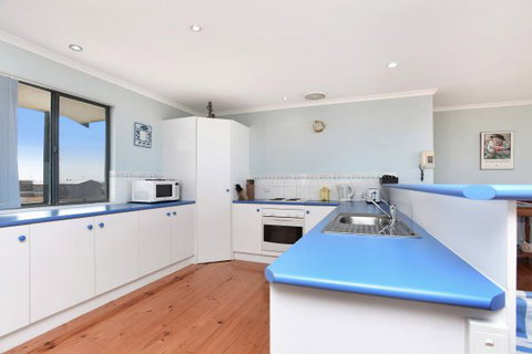 Ambergris - Geraldton Accommodation 1