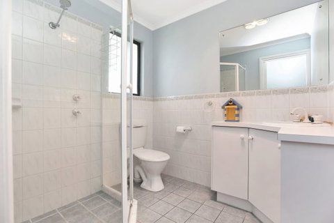 Ambergris - Geraldton Accommodation 8