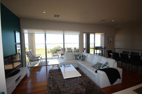 LJ Hooker Goolwa Holiday Rentals - 42 Underwood Avenue, Goolwa Beach - Geraldton Accommodation 0