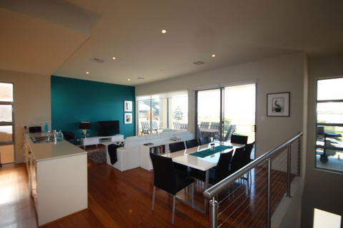LJ Hooker Goolwa Holiday Rentals - 42 Underwood Avenue, Goolwa Beach - Geraldton Accommodation 2