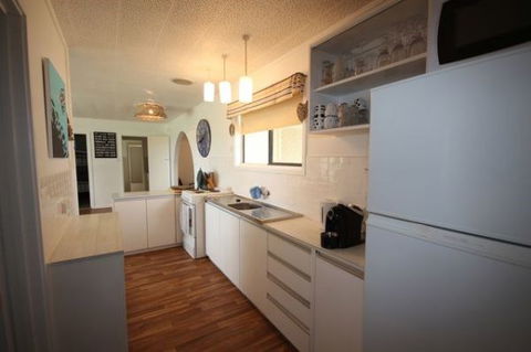 LJ Hooker Goolwa Holiday Rentals - 42 Underwood Avenue, Goolwa Beach - Geraldton Accommodation 11