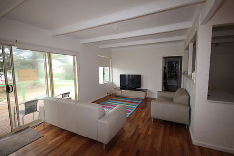 LJ Hooker Goolwa Holiday Rentals - 42 Underwood Avenue, Goolwa Beach - Geraldton Accommodation 12