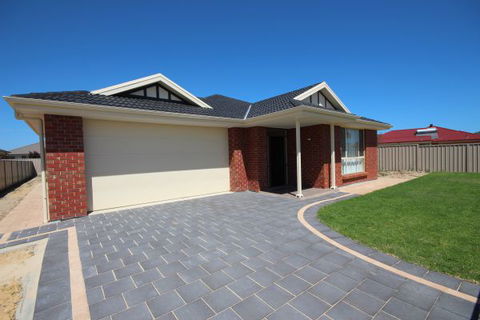LJ Hooker Goolwa Holiday Rentals - 42 Underwood Avenue, Goolwa Beach - Geraldton Accommodation 16