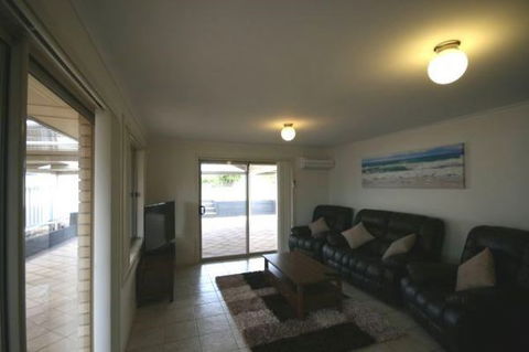 LJ Hooker Goolwa Holiday Rentals - 42 Underwood Avenue, Goolwa Beach - Geraldton Accommodation 22