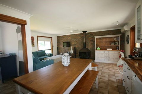 LJ Hooker Goolwa Holiday Rentals - 15 Eaton Avenue, Goolwa Beach - Geraldton Accommodation 1