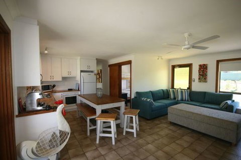 LJ Hooker Goolwa Holiday Rentals - 15 Eaton Avenue, Goolwa Beach - Geraldton Accommodation 2
