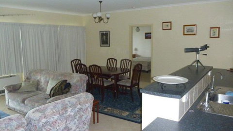 Somersea House - Geraldton Accommodation 2