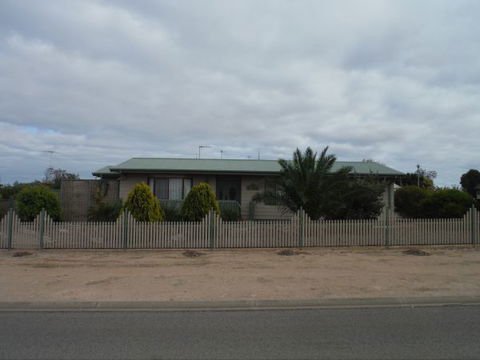 Shore Is Nice - Geraldton Accommodation 0