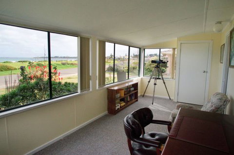Beach Point - Geraldton Accommodation 3