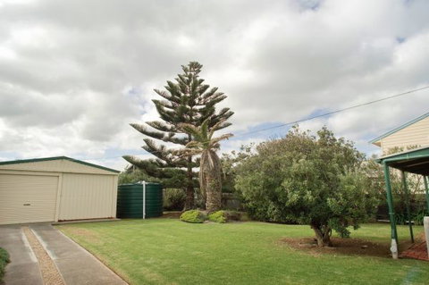 Beach Point - Geraldton Accommodation 9