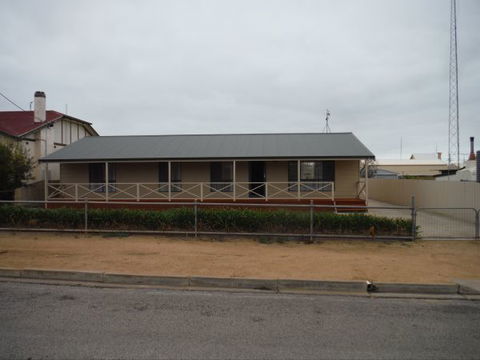 Lawhill Lodge - Geraldton Accommodation 0