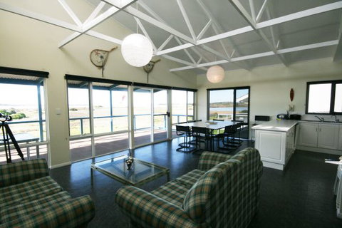 LJ Hooker Goolwa Holiday Rentals - 25 Barrage Road, Goolwa South - Geraldton Accommodation 1