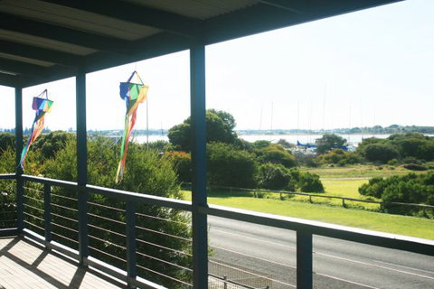 LJ Hooker Goolwa Holiday Rentals - 25 Barrage Road, Goolwa South - Geraldton Accommodation 2