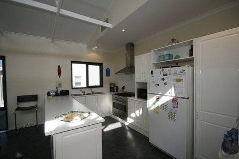 LJ Hooker Goolwa Holiday Rentals - 25 Barrage Road, Goolwa South - Geraldton Accommodation 3