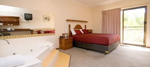Renmark Hotel/Motel & Function Centre - Geraldton Accommodation 7