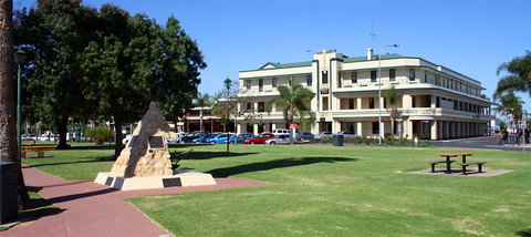 Renmark Hotel/Motel & Function Centre - Geraldton Accommodation 8