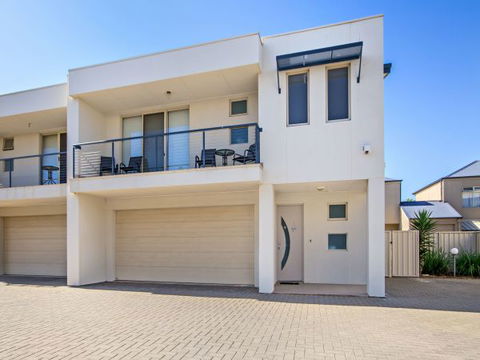 Century 21 SouthCoast: The Residence - Geraldton Accommodation 0