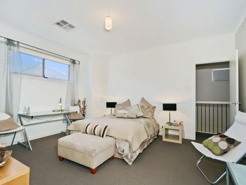 Century 21 SouthCoast: The Residence - Geraldton Accommodation 3