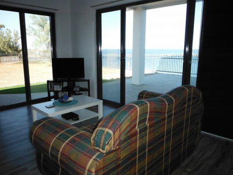Coastal Getaway - Geraldton Accommodation 3