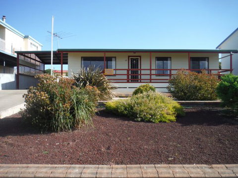Kenny's Retreat - Geraldton Accommodation 0