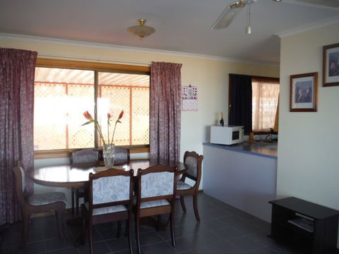 Kenny's Retreat - Geraldton Accommodation 2