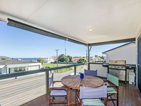 Century 21 SouthCoast: Whinnerah Sunsets - Geraldton Accommodation 1
