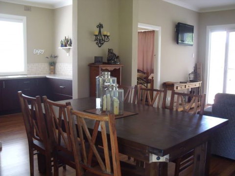 White Cedars Cottage - Geraldton Accommodation 1