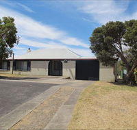Carthew Street Holiday Home - Geraldton Accommodation